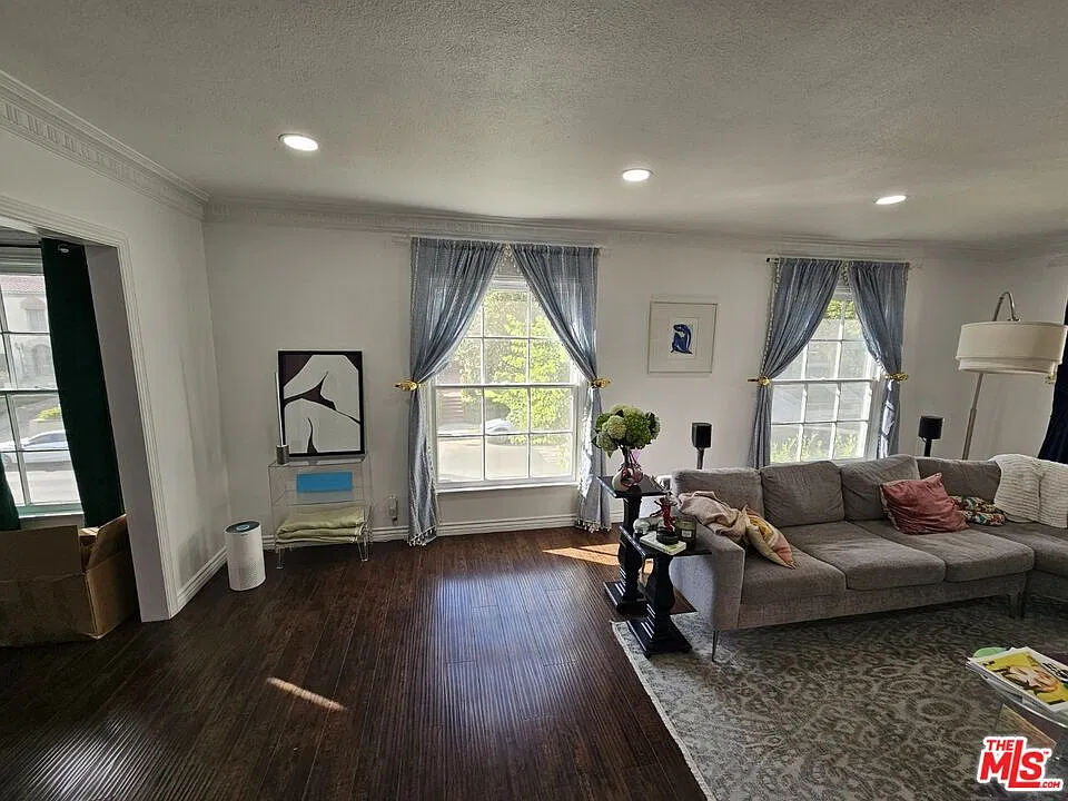 2 bed, 1.5 bath, 1800 sqft, $4,800 — Photo 4