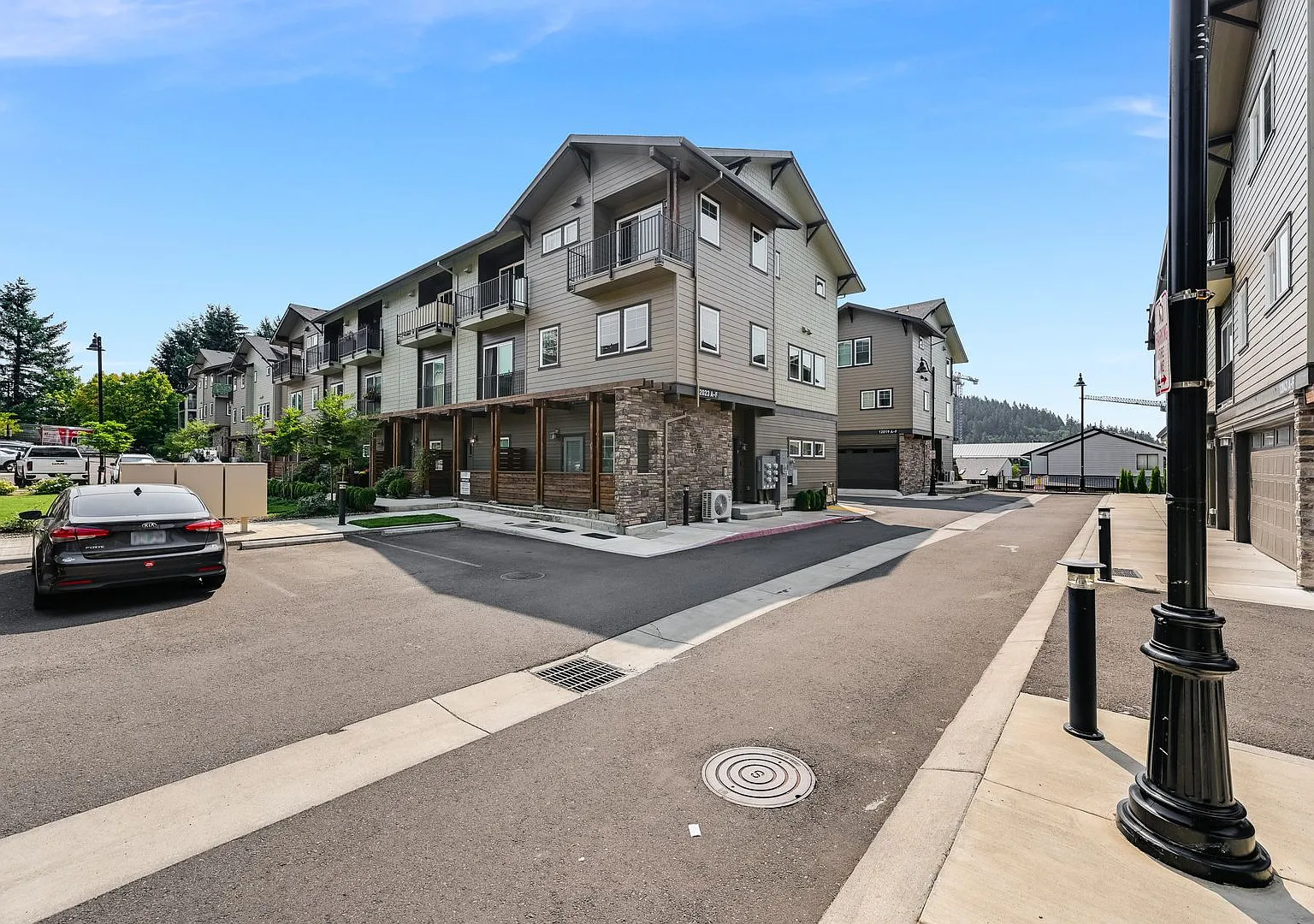 Spacious 3-Bed, 3.5-Bath Townhome in Happy Valley with Attached Garage! — Photo 1
