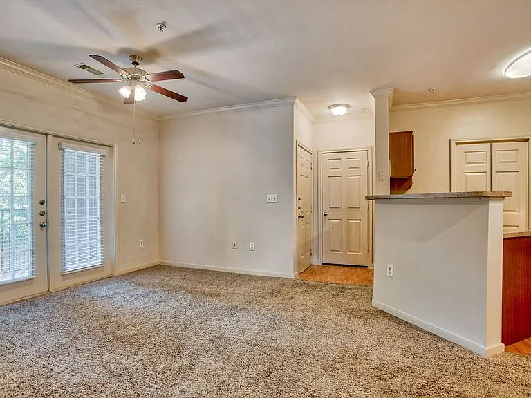 Nestled in a serene setting with beautiful views, Mission Oak apartment provides a peaceful retreat that feels worlds away while being conveniently located near shopping, dining, and major employers.