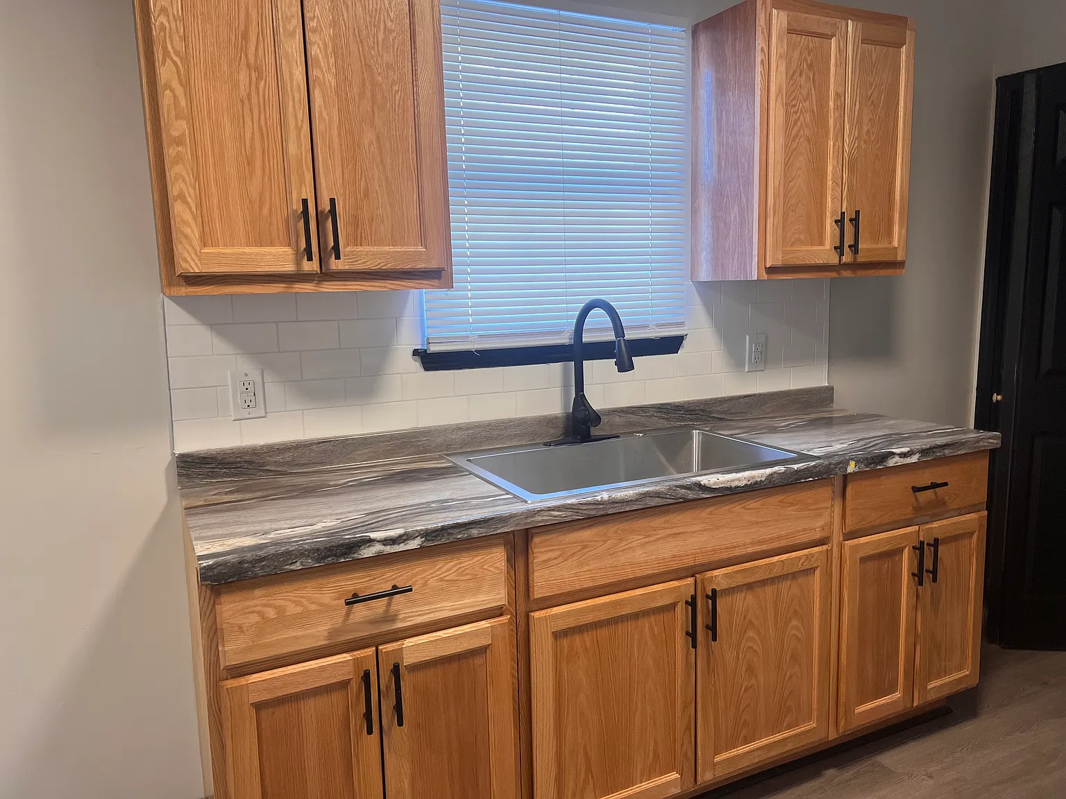 3 bed, 984 sqft, $1,300 — Photo 3