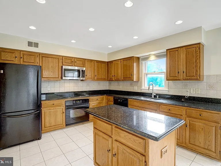 7975 Yancey Dr — Photo 10