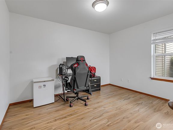 4th image of 10014 Dragt Street SE