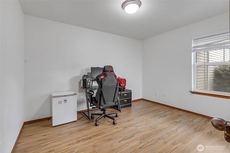 4th image of 10014 Dragt Street SE