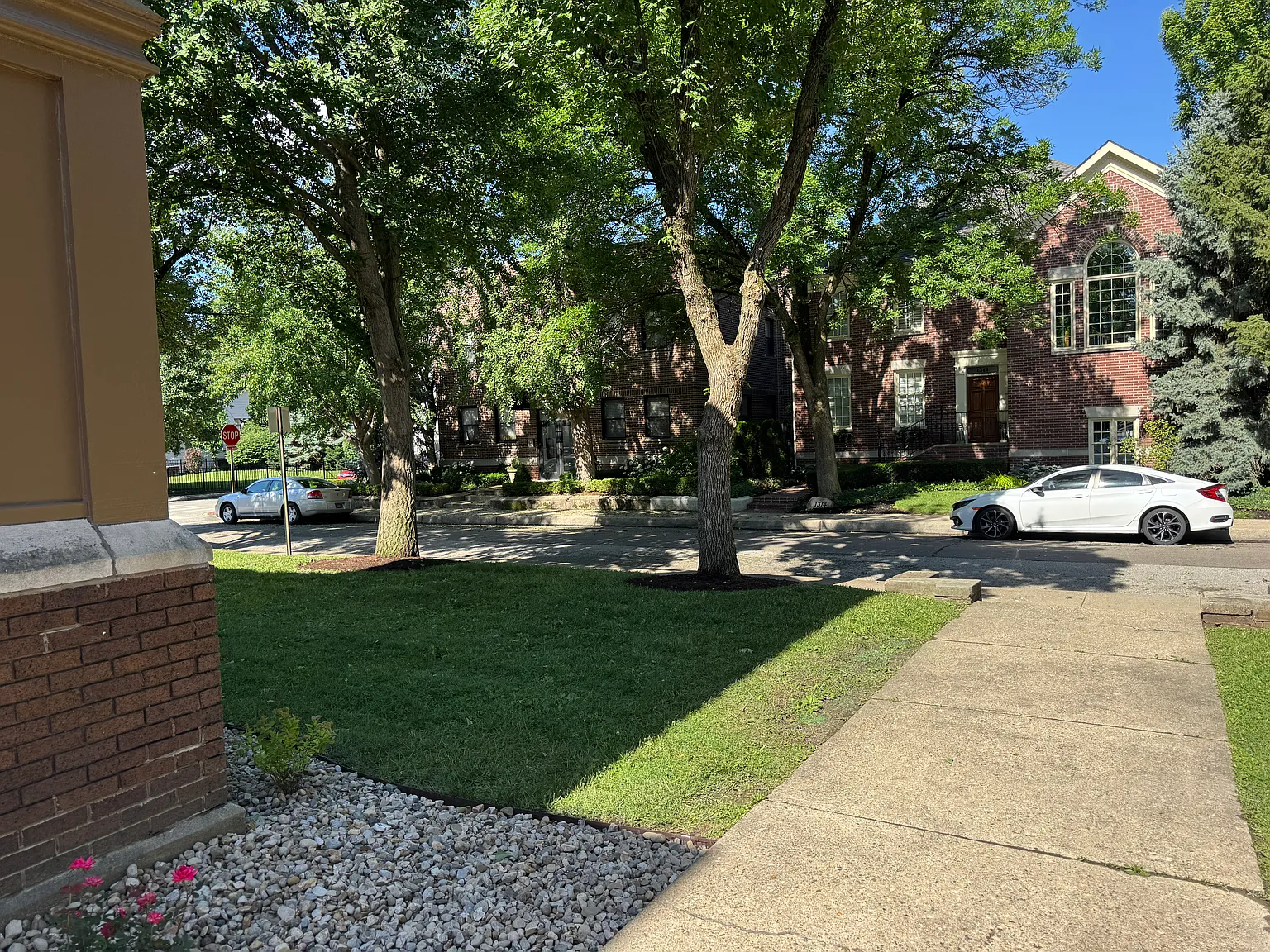 2 bed, 1000 sqft, $1,495 — Photo 2