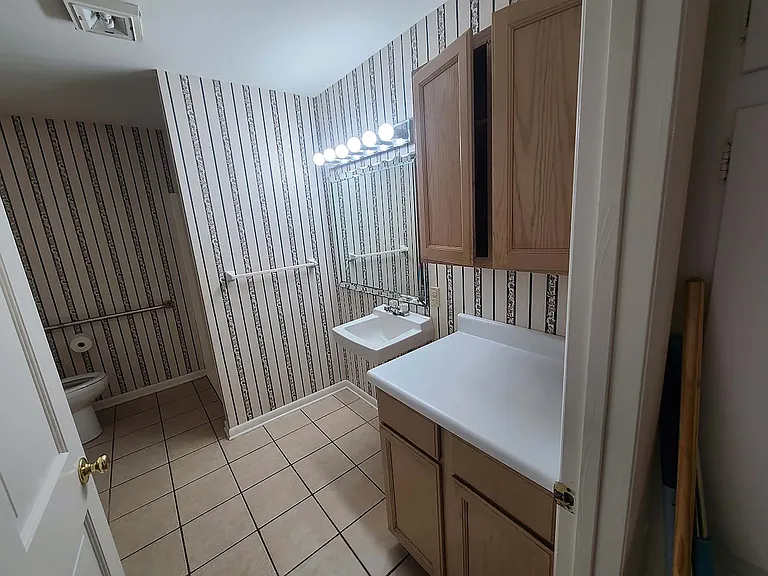 1002 Dixon Dr — Photo 48