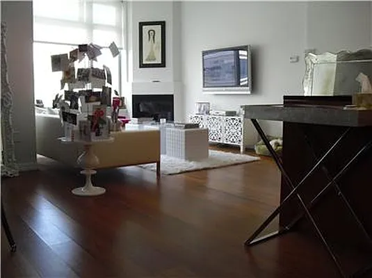 Sold by R New York | media 2