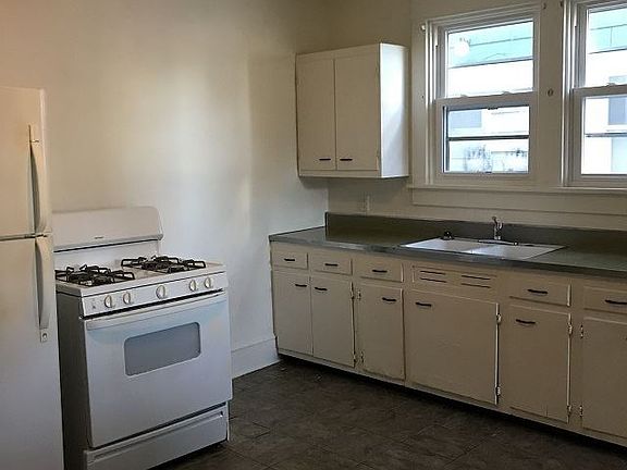 5th image of 124 W Howard St
