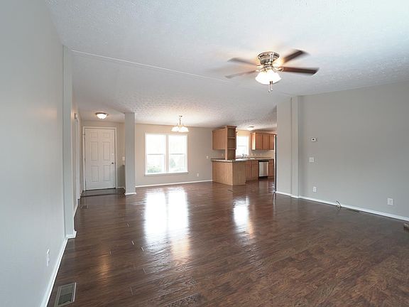 5th image of 154 Willow Pointe Dr