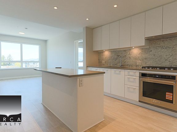 5th image of 110 E 17th St #406