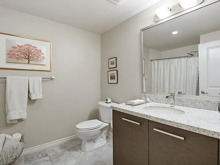 1431 Pac Hwy #415 — Photo 40