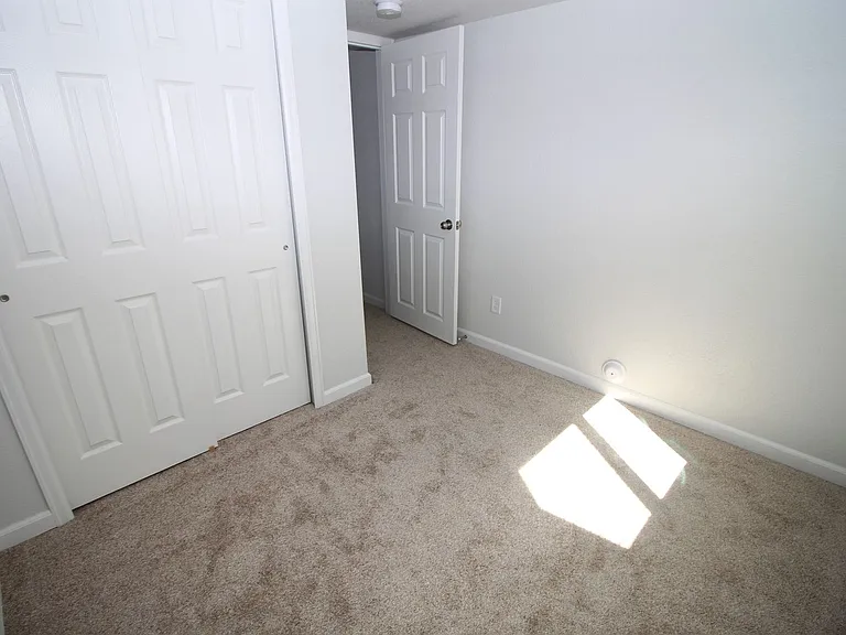 943 E Moreno Ave — Photo 19