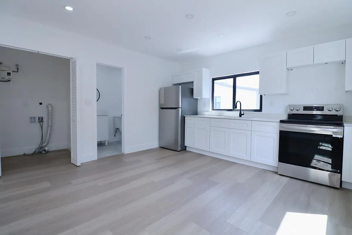 1 bed, 1.0 bath, 1366 sqft, $2,000 — Photo 2