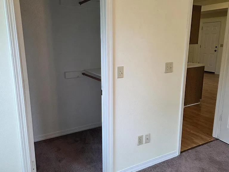 801 S Greenwood Dr — Photo 4