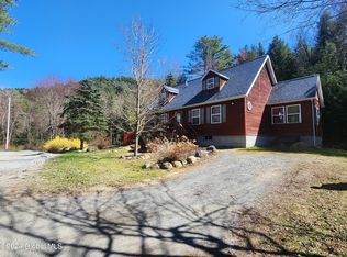 10 Vern Tennyson Rd, Chestertown, NY 12817