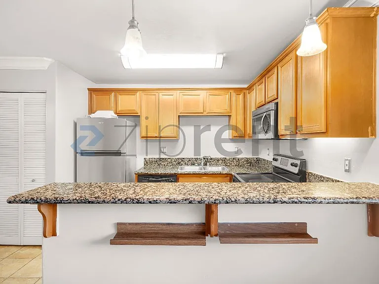 800 N Mollison Ave #48 — Photo 7