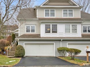 118 Underhill Ln, Peekskill, NY 10566