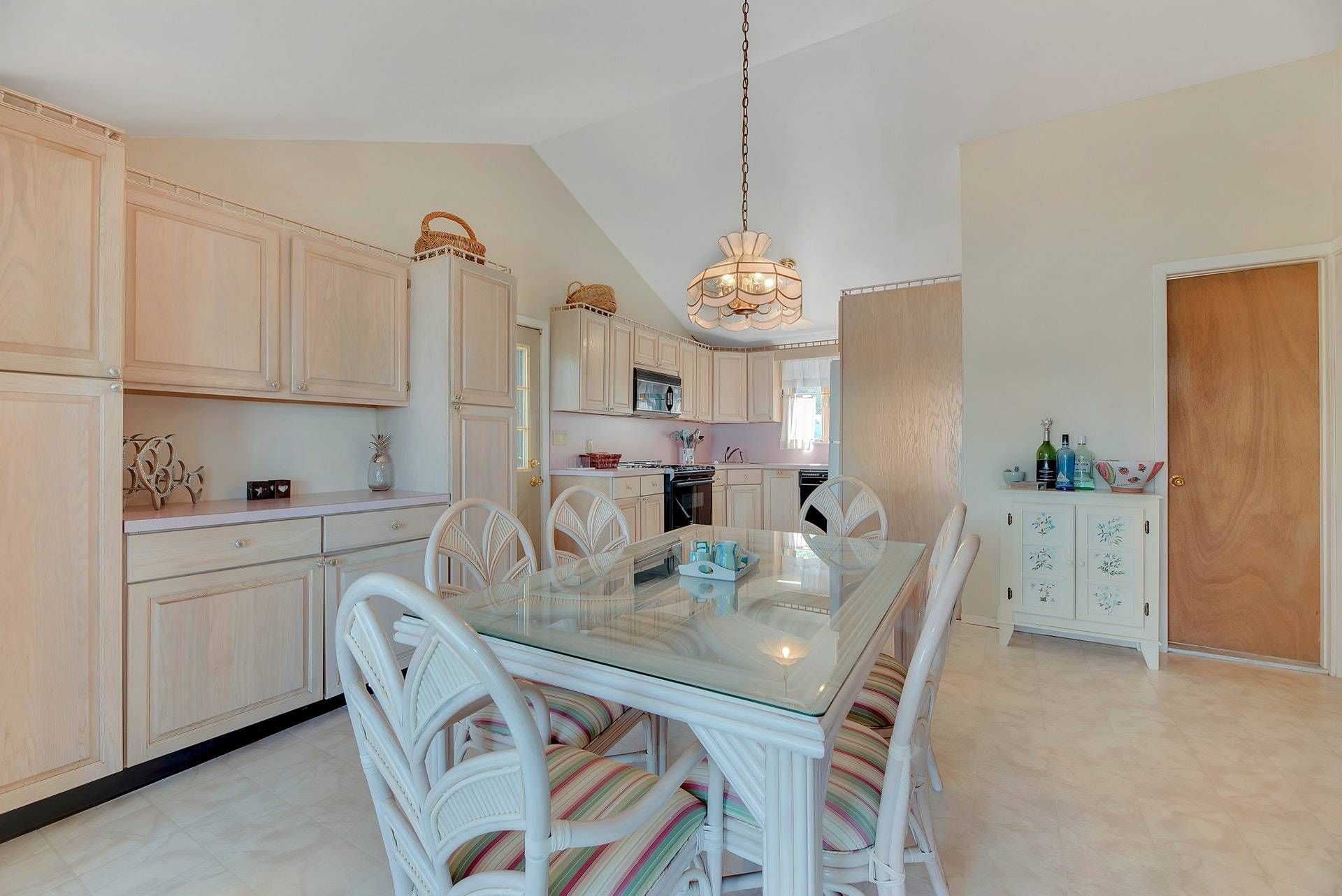 11 A Oakhurst Rd, Hampton Bays, NY 11946 Out East