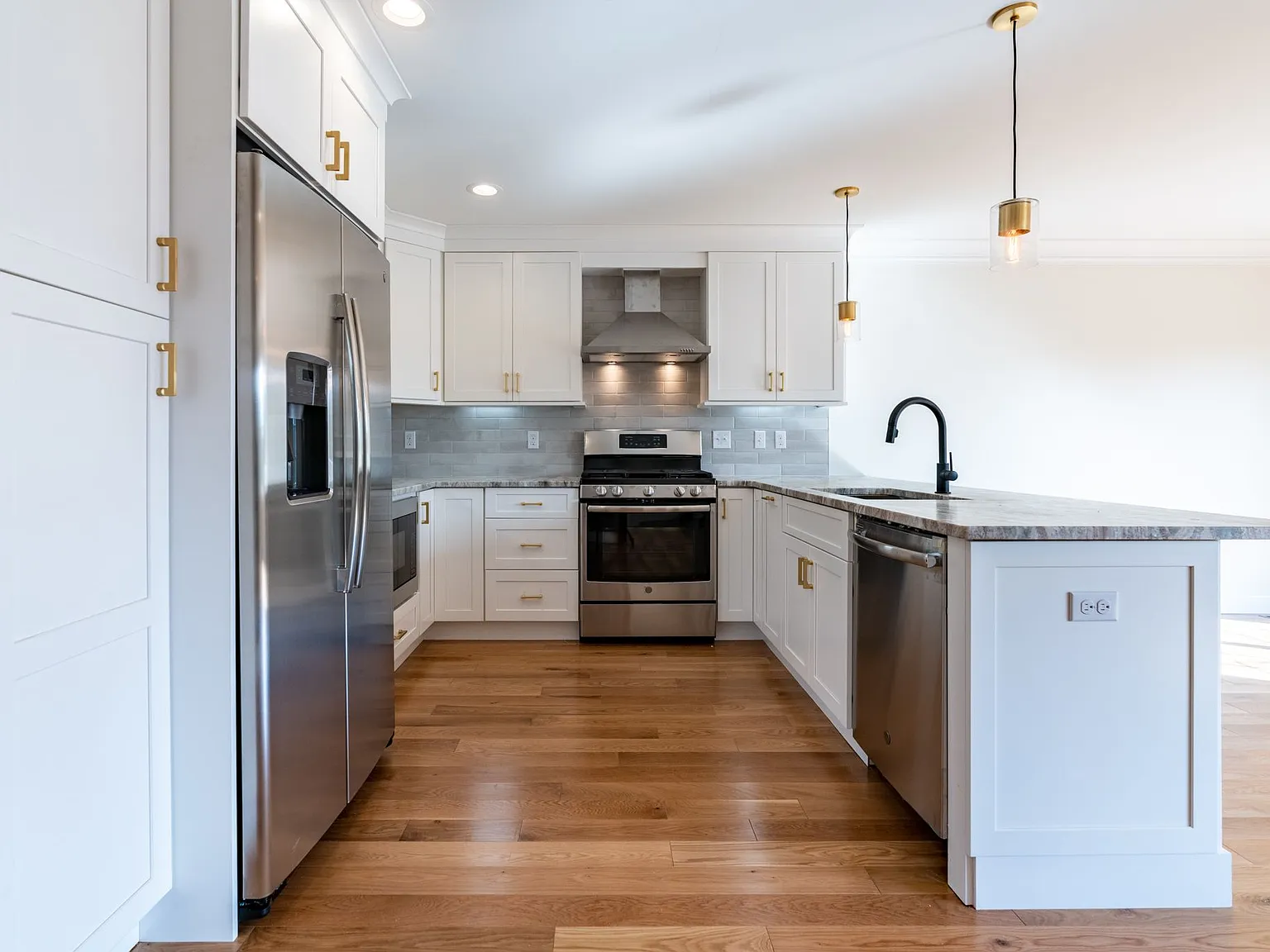 3 bed, 2.5 bath, 1775 sqft, $2,800 — Photo 2