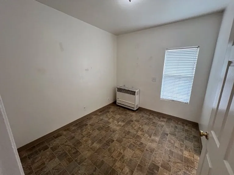 403 N School St — Photo 9