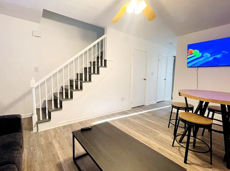 1011 Hunter Ave #6