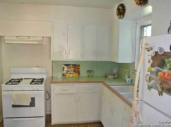 3rd image of 3034 Hatton St