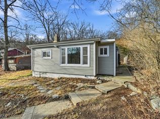 33 Setting Sun Trl, West Milford Twp., NJ 07480