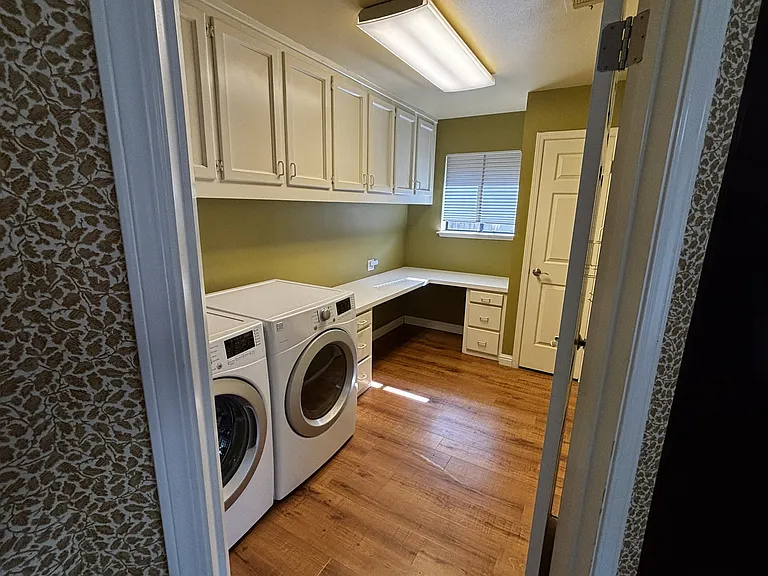961 E Richmond Ave — Photo 15