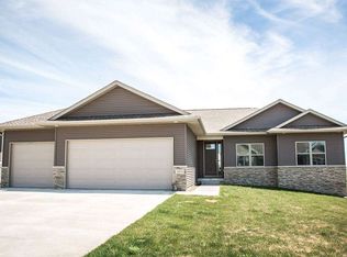 1604 Palmer Ct, Parkersburg, IA 50665