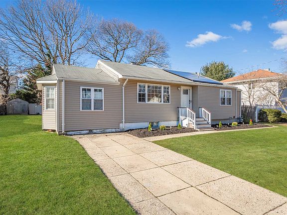 2nd image of 28 Sarah Dr