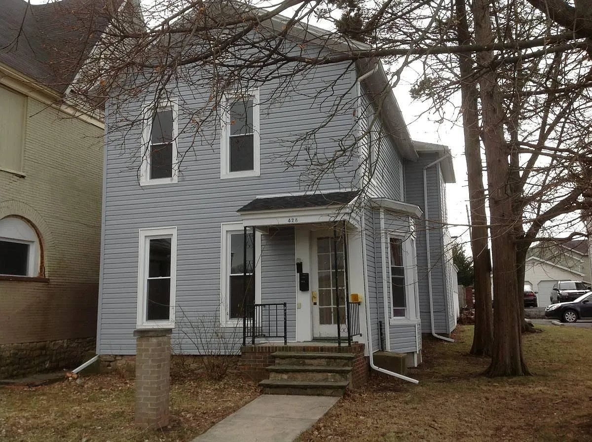 4 bed, 1.5 bath, 4338 sqft, $1,960 — Photo 1