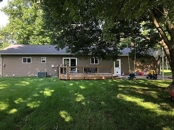 3rd image of 1215 S Walnut Ave