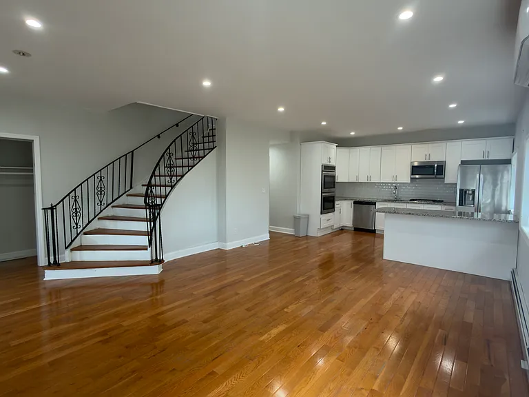 10 Greenwich Ave — Photo 9