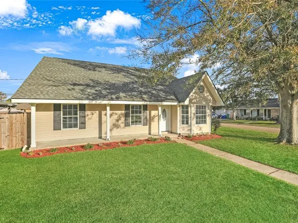 247 River Point Dr, Destrehan, LA 70047