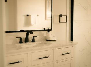 6605 N Sheridan Rd #1, Peoria, IL 61614