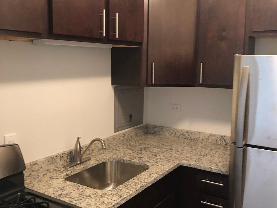 1st image of 6209 N Kenmore Ave #506