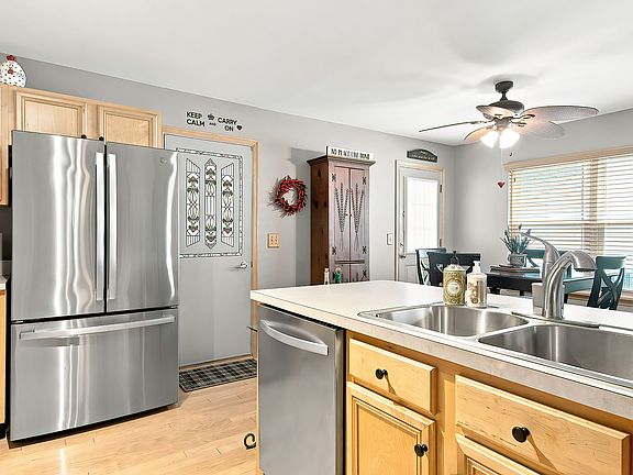5th image of 783 Manor Rd