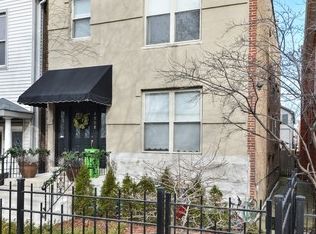 1940 W Wolfram St, Chicago, IL 60657