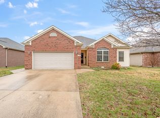 6189 Regency Dr, Columbus, IN 47203