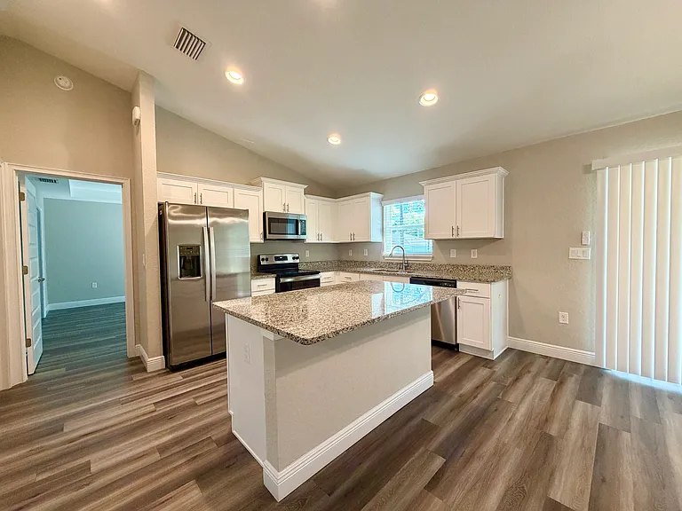 210 Oak Ln — Photo 9