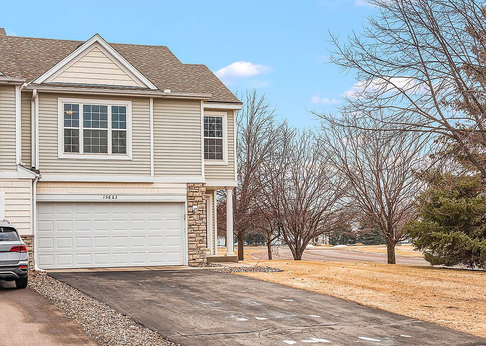 Welcome to your gorgeous 3BR/2Full Baths End Unit TH with 2 car-garage and a long driveway. Located in the heart of Apple Valley.
