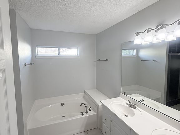 5th image of 1132 Lancelot Ln