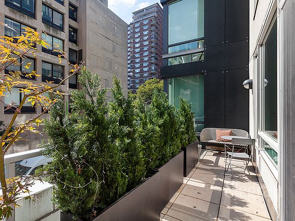 4th image of 261 W 28th St APT 2E