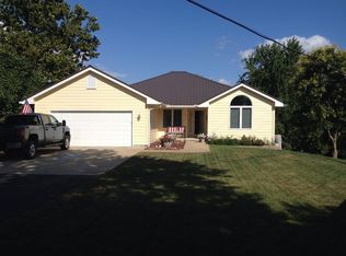 102 Grandview Ct, Ozawkie, KS 66070