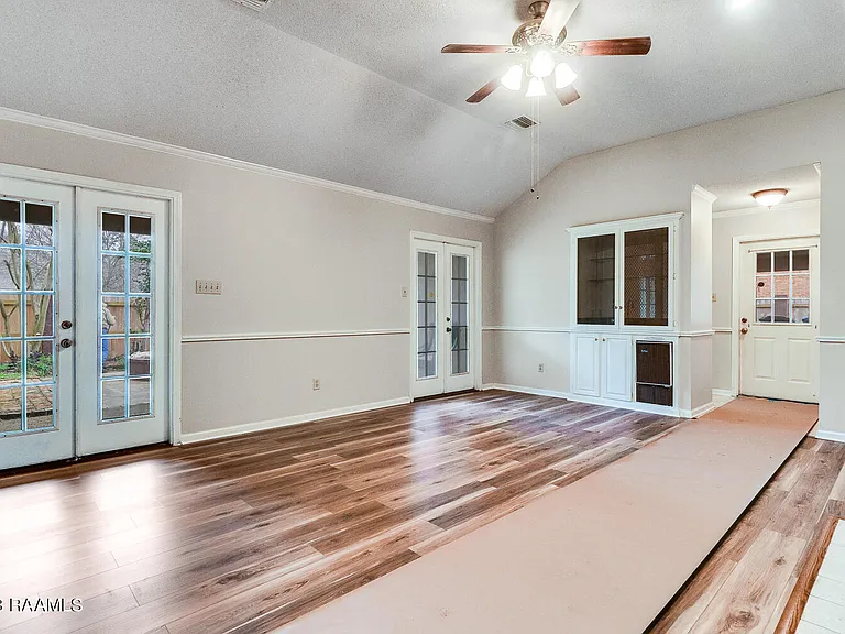 101 Chateau Pl — Photo 4