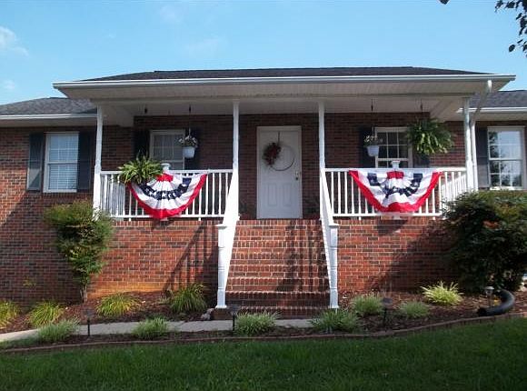 1st image of 219 Chickasaw Cir