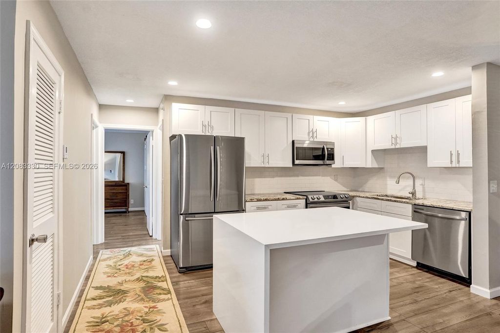 130 Cypress Club Dr APT 302, photo 9