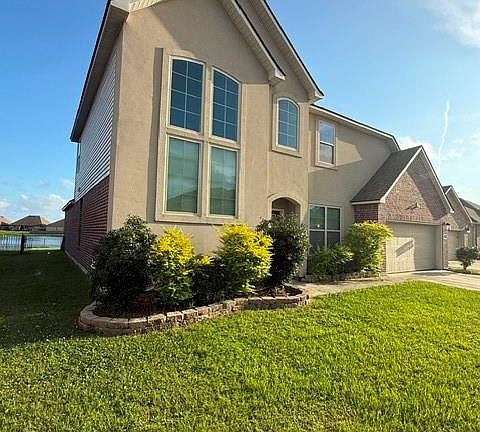 3rd image of 668 Lakeshore Village Dr