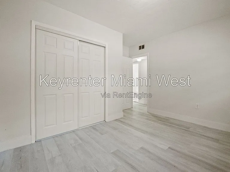 219 NW 10th Ave #2 — Photo 1