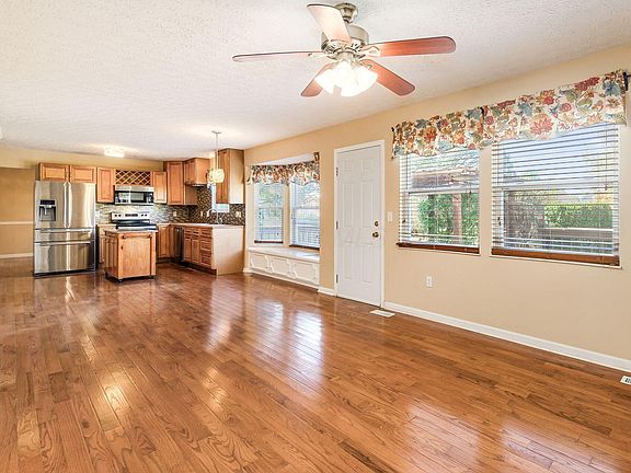 5th image of 3243 Long Cove Ct