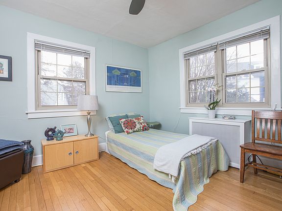 5th image of 143 Knollwood Ave